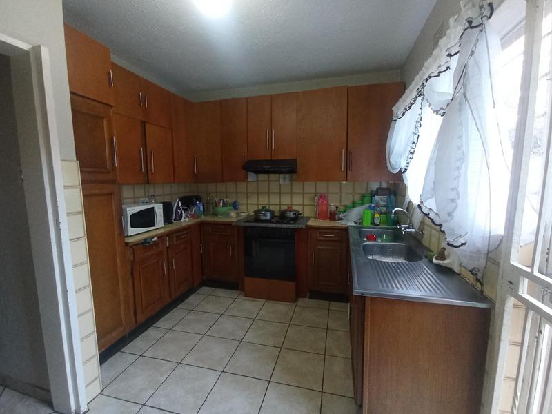 To Let 3 Bedroom Property for Rent in Florida Lake Gauteng
