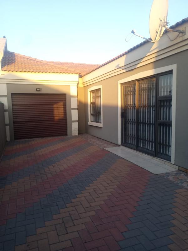 3 Bedroom Property for Sale in Roodekop Gauteng