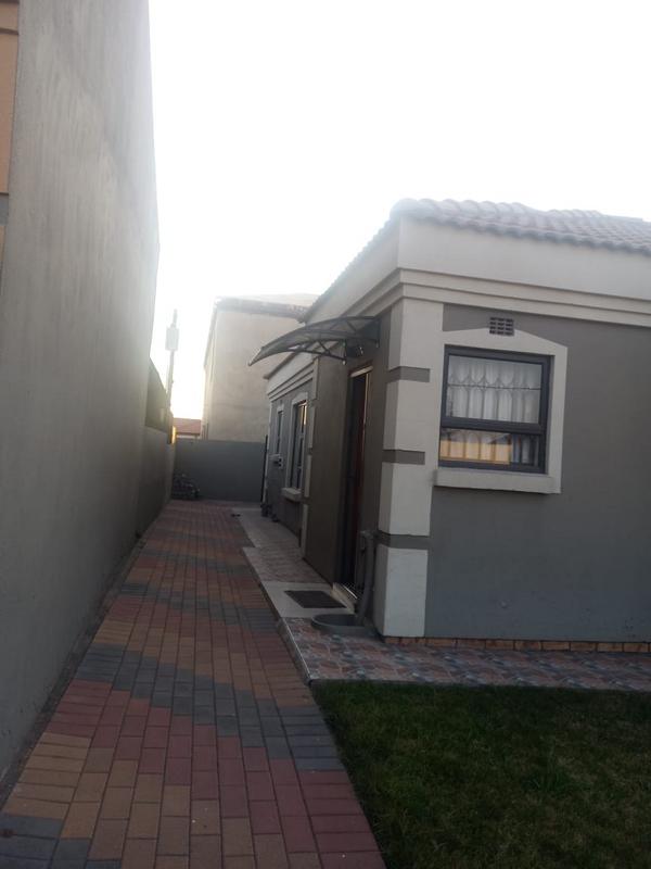 3 Bedroom Property for Sale in Roodekop Gauteng
