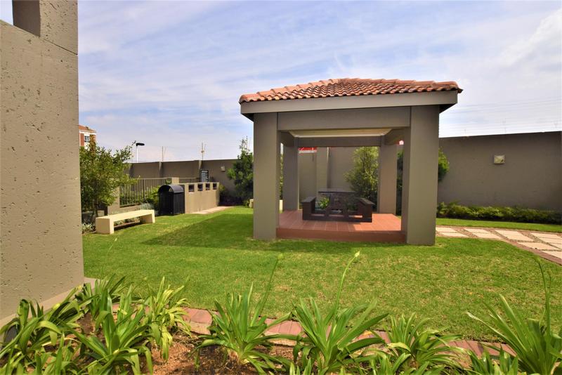 To Let 1 Bedroom Property for Rent in Fourways Gauteng