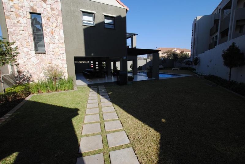 To Let 1 Bedroom Property for Rent in Sunninghill Gauteng