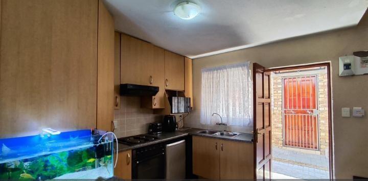 2 Bedroom Property for Sale in Birchleigh North Gauteng