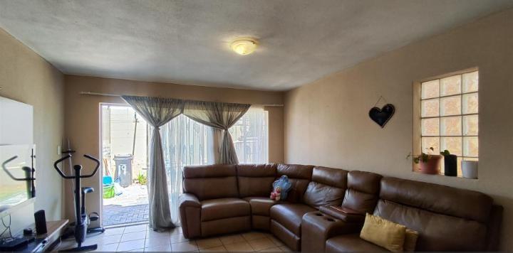 2 Bedroom Property for Sale in Birchleigh North Gauteng