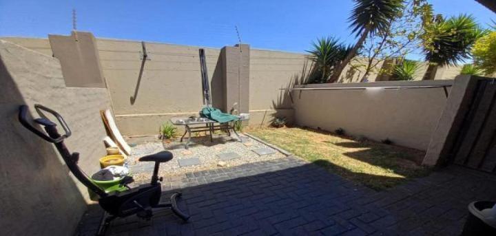 2 Bedroom Property for Sale in Birchleigh North Gauteng