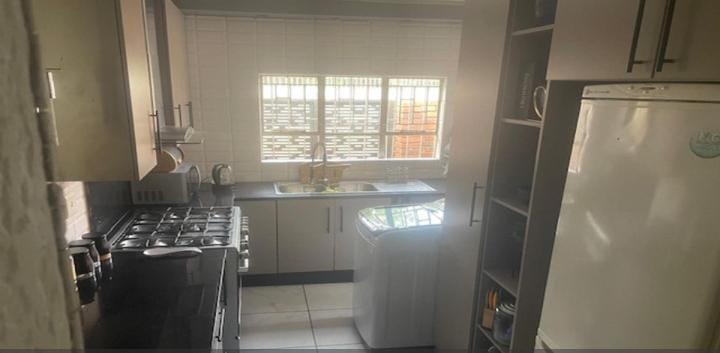 3 Bedroom Property for Sale in Birchleigh North Gauteng