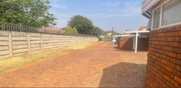 3 Bedroom Property for Sale in Birchleigh North Gauteng