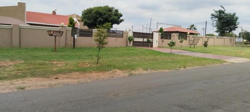12 Bedroom Property for Sale in Daleside Gauteng