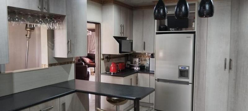 12 Bedroom Property for Sale in Daleside Gauteng