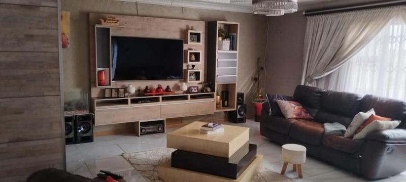 12 Bedroom Property for Sale in Daleside Gauteng