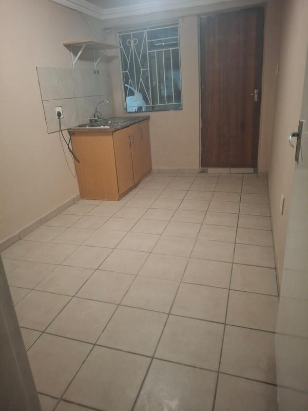 To Let 1 Bedroom Property for Rent in Lombardy East Gauteng