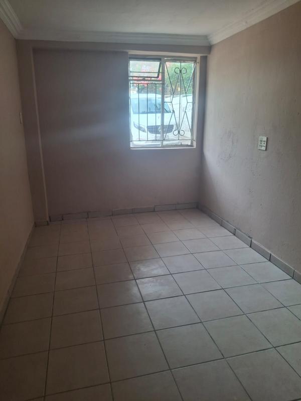To Let 1 Bedroom Property for Rent in Lombardy East Gauteng
