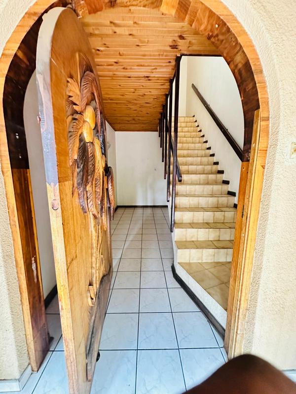 5 Bedroom Property for Sale in Brackenhurst Gauteng