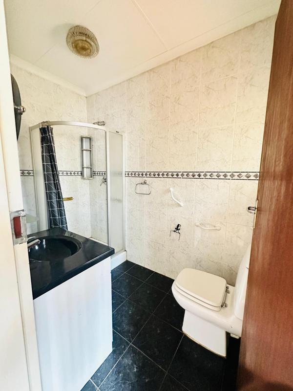 5 Bedroom Property for Sale in Brackenhurst Gauteng