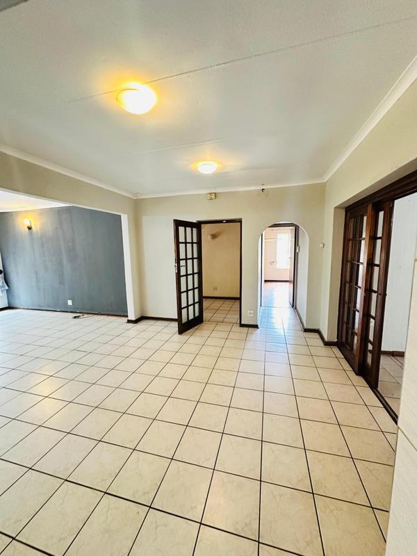 5 Bedroom Property for Sale in Brackenhurst Gauteng