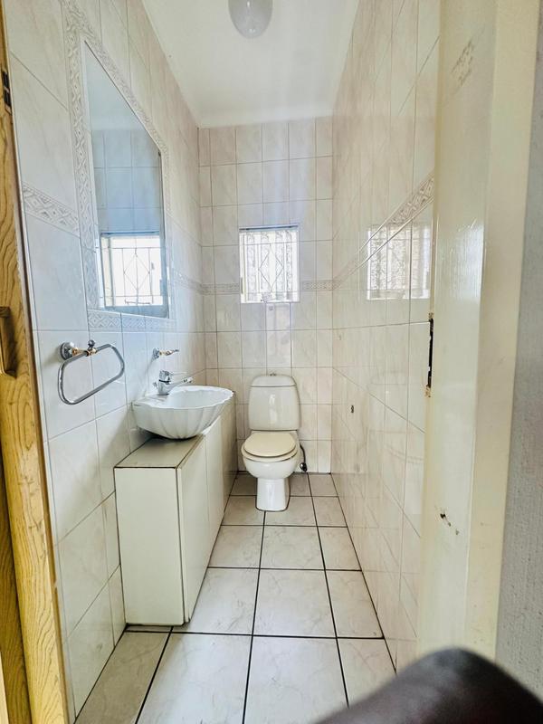 5 Bedroom Property for Sale in Brackenhurst Gauteng