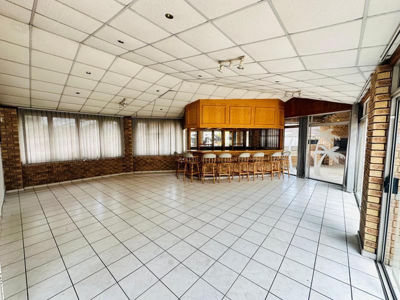 5 Bedroom Property for Sale in Brackenhurst Gauteng