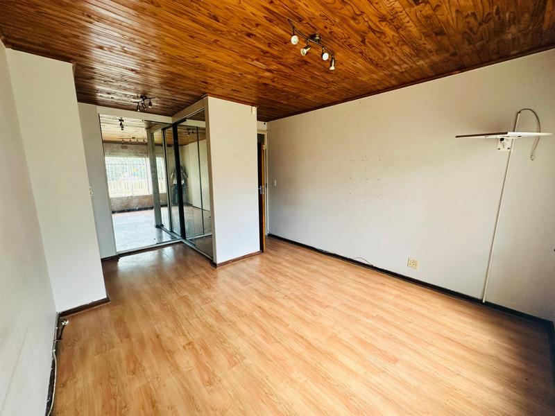 5 Bedroom Property for Sale in Brackenhurst Gauteng