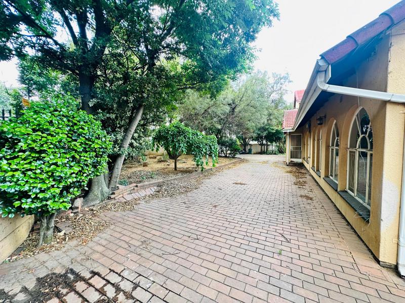 5 Bedroom Property for Sale in Brackenhurst Gauteng