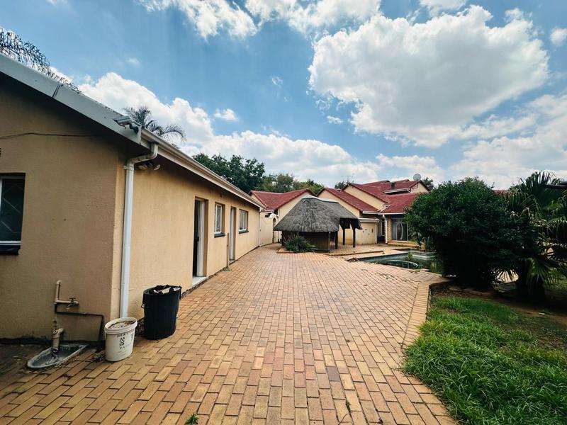 5 Bedroom Property for Sale in Brackenhurst Gauteng