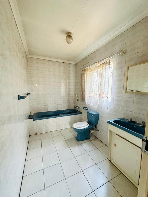 5 Bedroom Property for Sale in Brackenhurst Gauteng