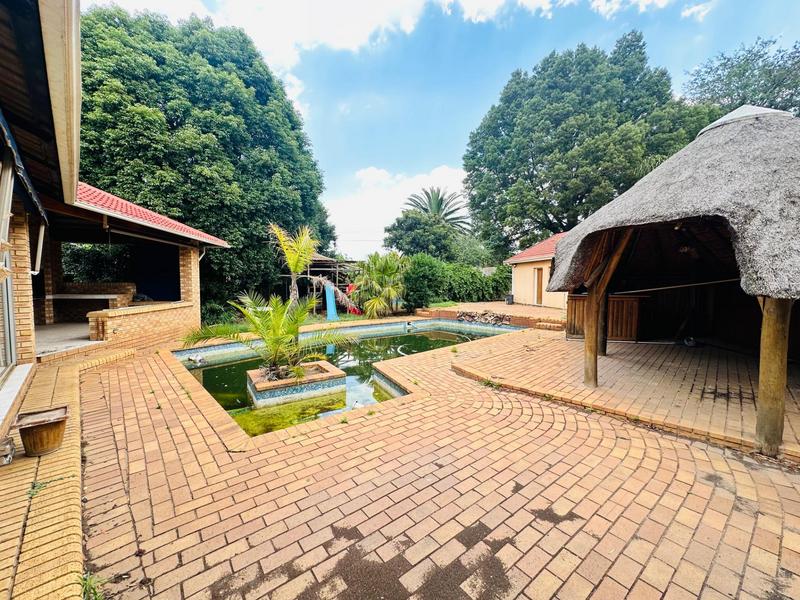 5 Bedroom Property for Sale in Brackenhurst Gauteng