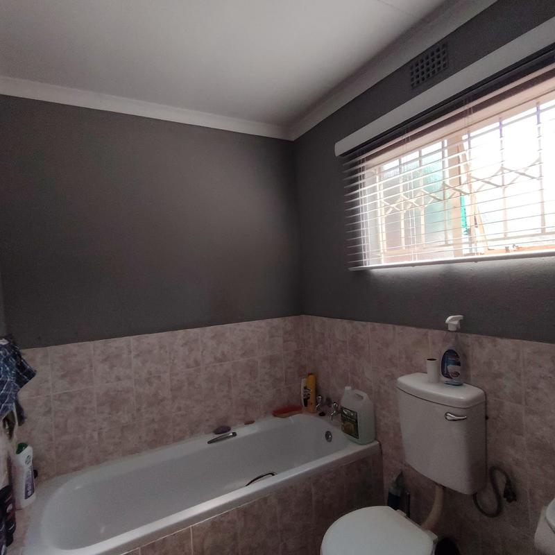 4 Bedroom Property for Sale in Ormonde View Gauteng