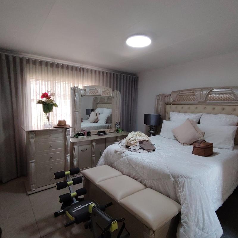 4 Bedroom Property for Sale in Ormonde View Gauteng