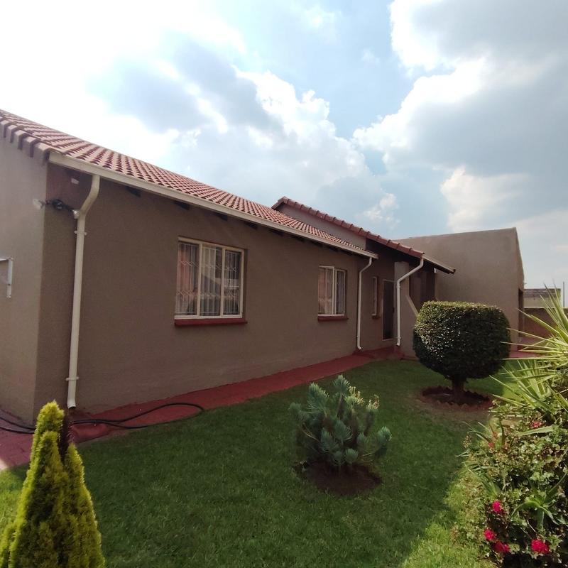4 Bedroom Property for Sale in Ormonde View Gauteng