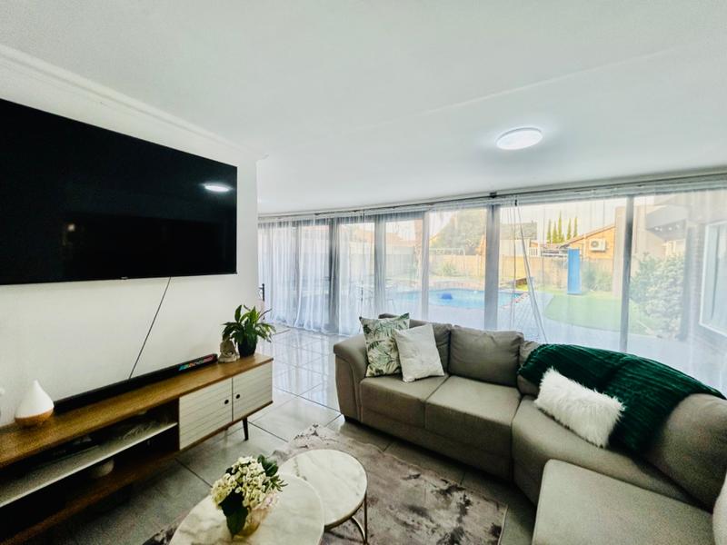 To Let 5 Bedroom Property for Rent in Vanderbijlpark SE 3 Gauteng