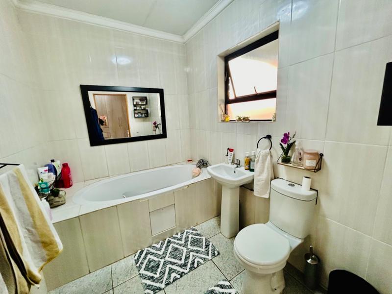 To Let 5 Bedroom Property for Rent in Vanderbijlpark SE 3 Gauteng