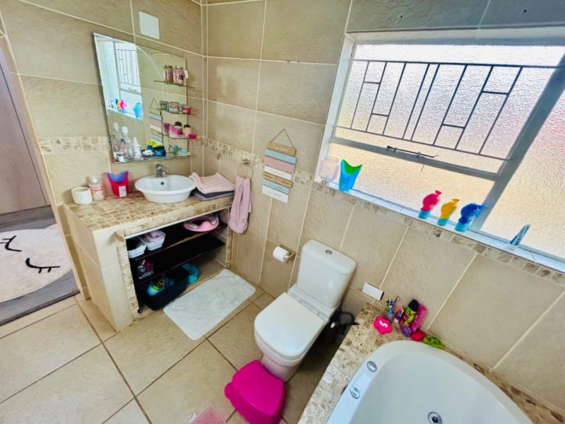 To Let 5 Bedroom Property for Rent in Vanderbijlpark SE 3 Gauteng