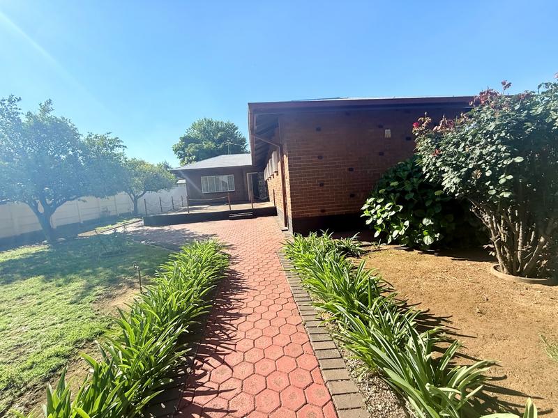 3 Bedroom Property for Sale in Vanderbijlpark CW 4 Gauteng