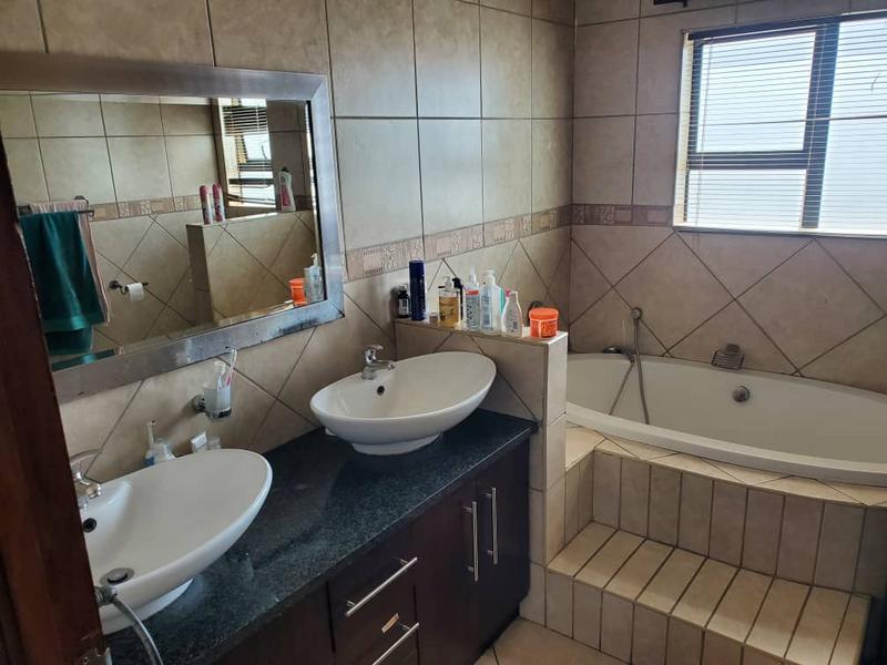 3 Bedroom Property for Sale in Heuwelsig Estate Gauteng