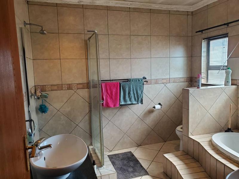 3 Bedroom Property for Sale in Heuwelsig Estate Gauteng