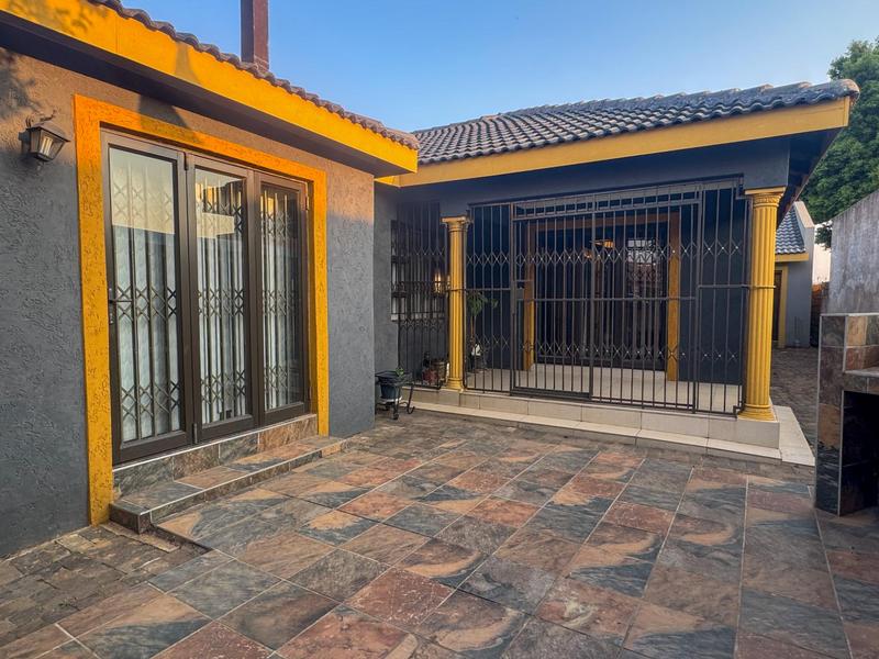 4 Bedroom Property for Sale in Hospital View Gauteng