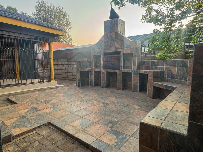 4 Bedroom Property for Sale in Hospital View Gauteng