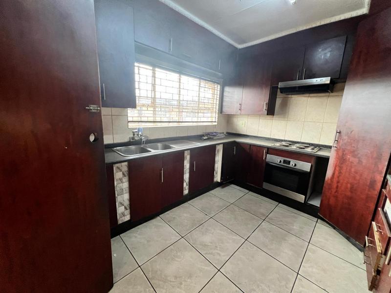 4 Bedroom Property for Sale in Laudium Gauteng