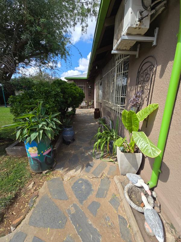 4 Bedroom Property for Sale in Vanderbijlpark Cw 6 Gauteng