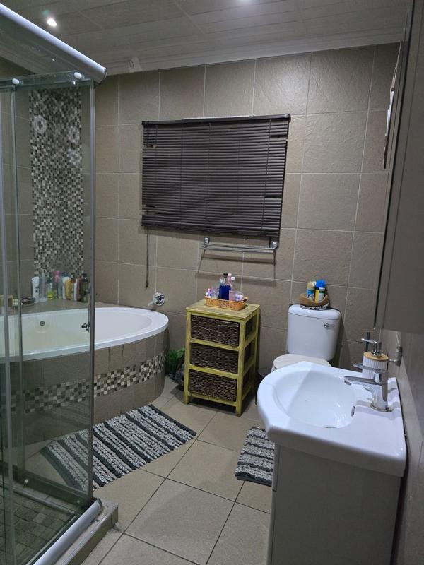 4 Bedroom Property for Sale in Vanderbijlpark Cw 6 Gauteng