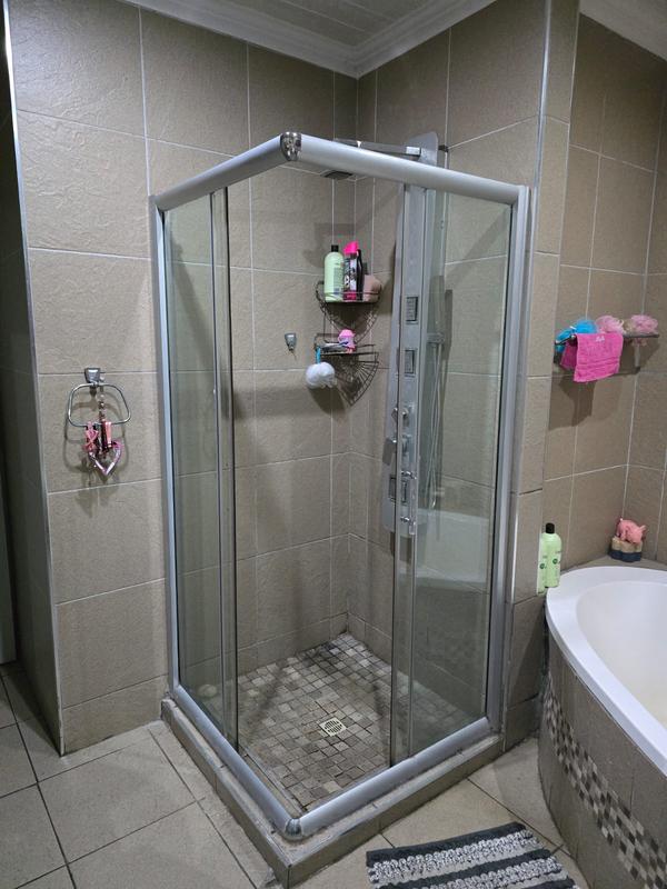 4 Bedroom Property for Sale in Vanderbijlpark Cw 6 Gauteng