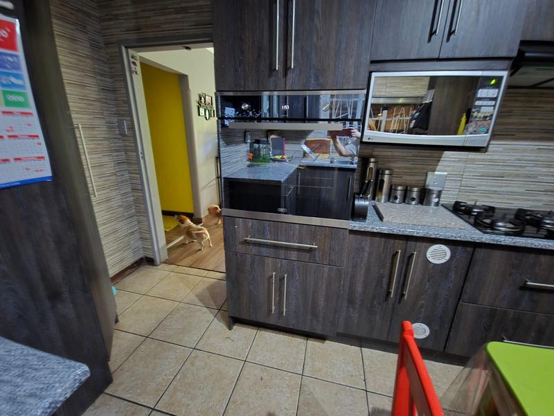 4 Bedroom Property for Sale in Vanderbijlpark Cw 6 Gauteng