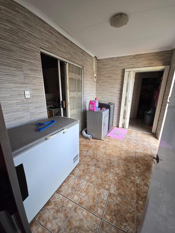 4 Bedroom Property for Sale in Vanderbijlpark Cw 6 Gauteng