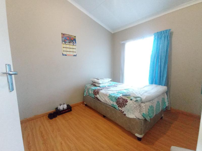 To Let 3 Bedroom Property for Rent in Florida Lake Gauteng