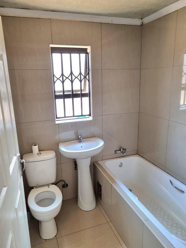 6 Bedroom Property for Sale in Vosloorus Gauteng