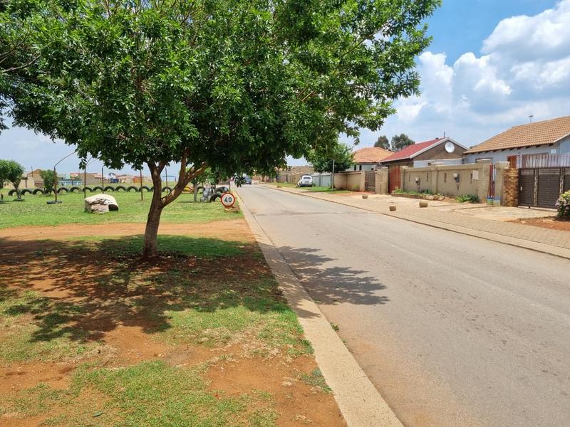 6 Bedroom Property for Sale in Vosloorus Gauteng