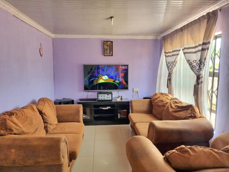 6 Bedroom Property for Sale in Vosloorus Gauteng