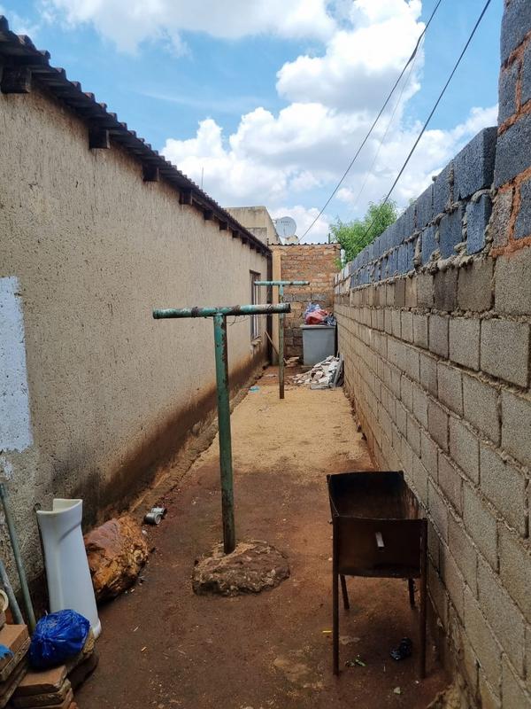 6 Bedroom Property for Sale in Vosloorus Gauteng