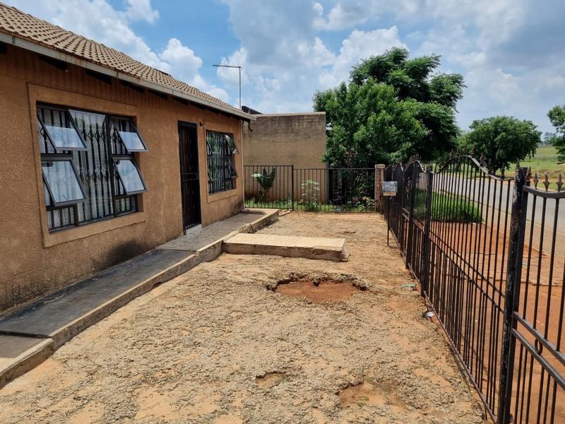 6 Bedroom Property for Sale in Vosloorus Gauteng