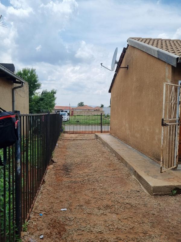 6 Bedroom Property for Sale in Vosloorus Gauteng