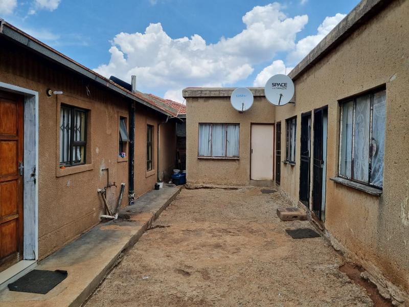 6 Bedroom Property for Sale in Vosloorus Gauteng